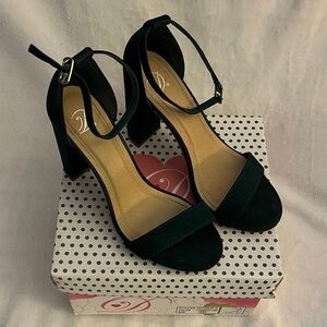 Elegant Women's Heels 7.5 Forest Green soft velvet feel worn to a wedding